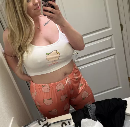 Trading my 26yo wife, mom of 2. Have pregnant and bj/cumshots too. DM a sample for reply.