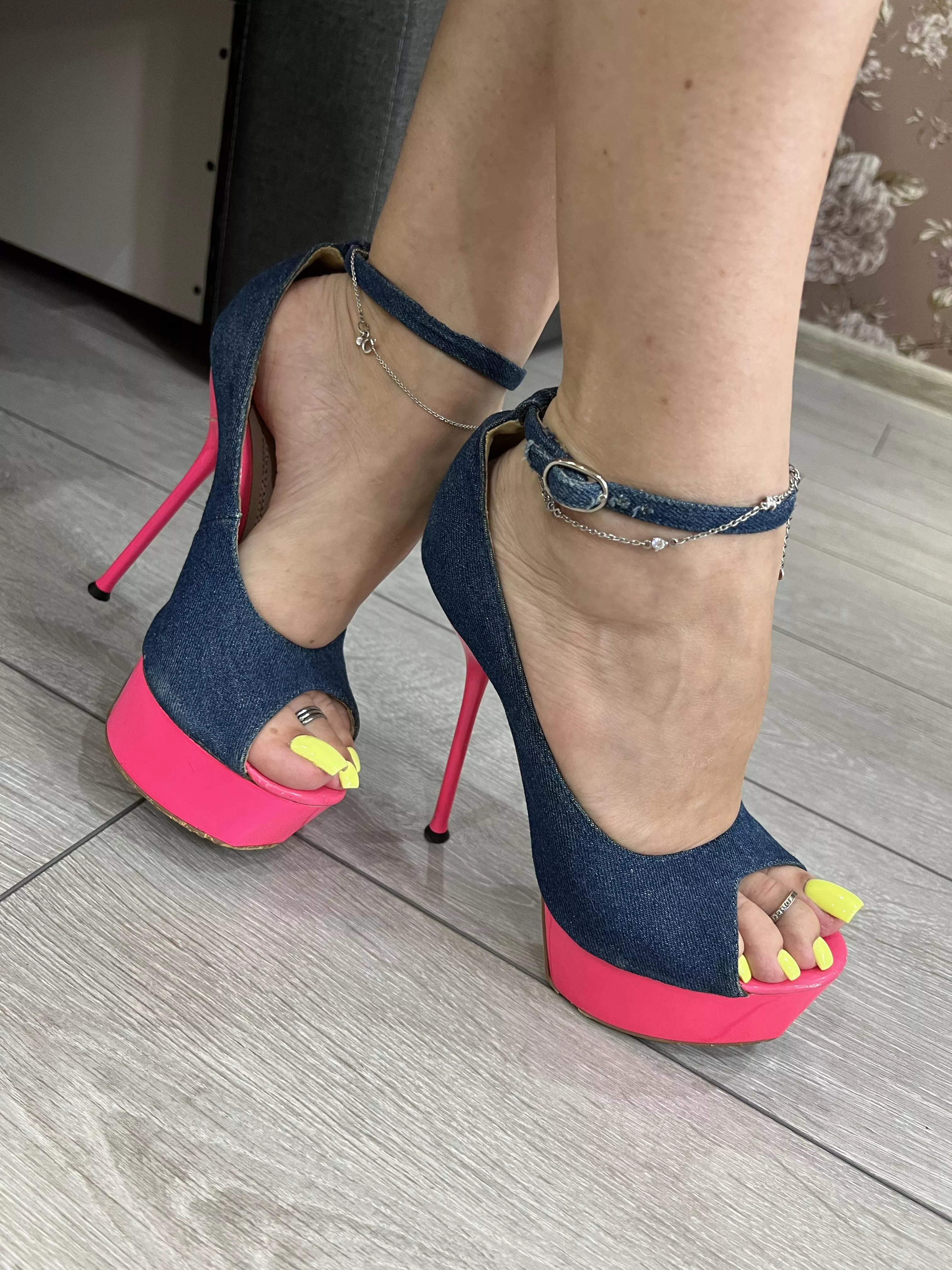 Zanotti time 😜 love them