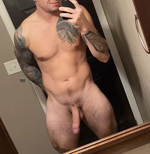 27 [m] 6’1 180pounds. bored on this Friday night