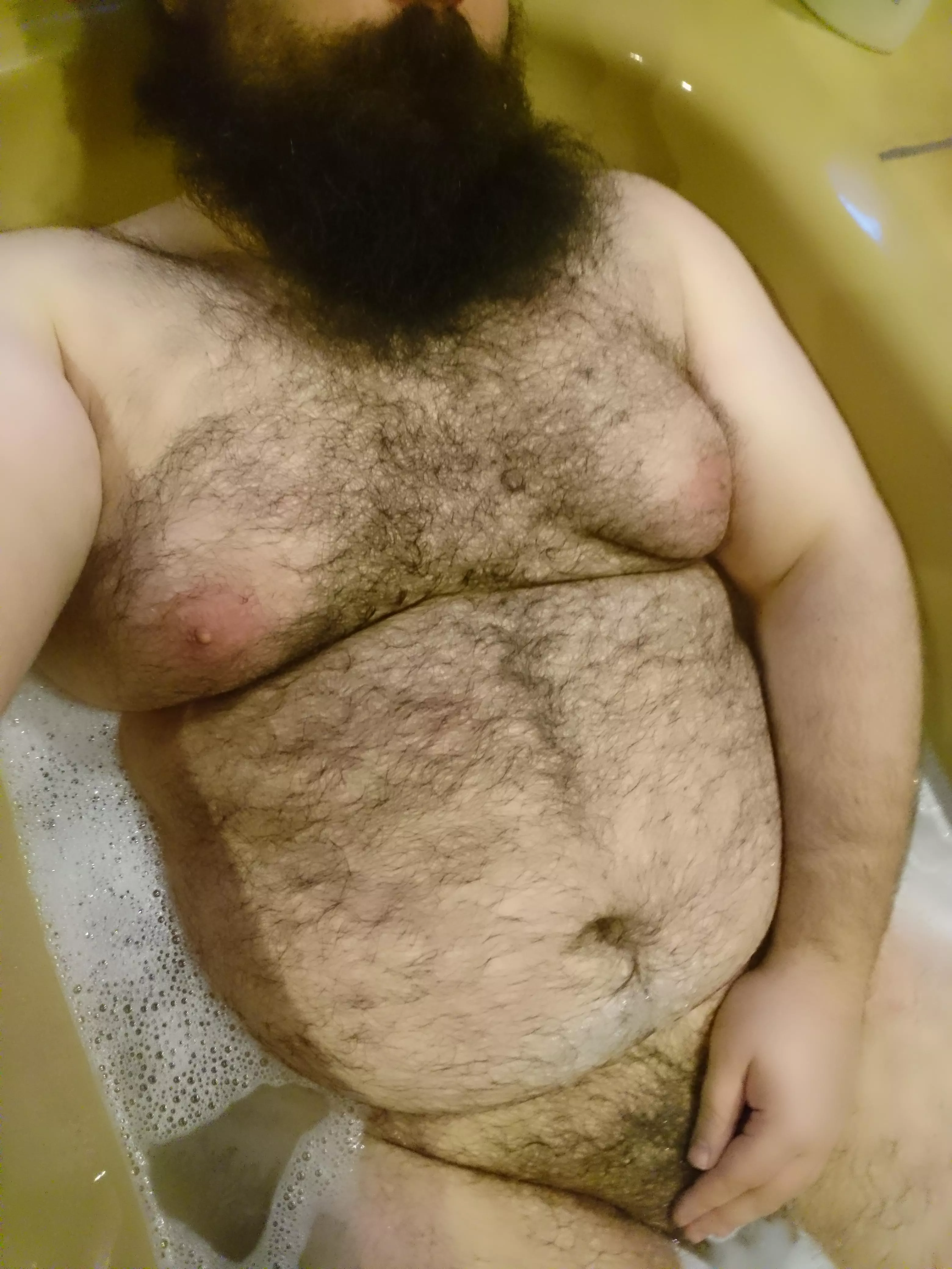 Any good (or bad) girls want to join this German Daddy in the tub? DMs open