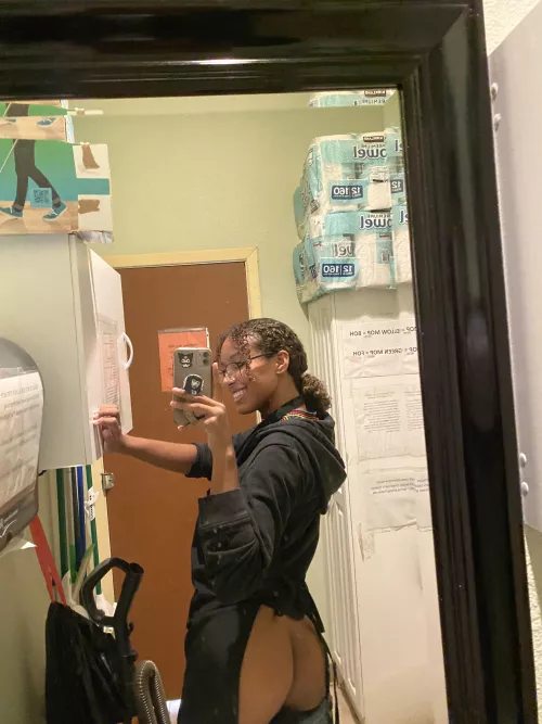 boss makes a dollar while i make a dime, that’s why i take nudes on company time