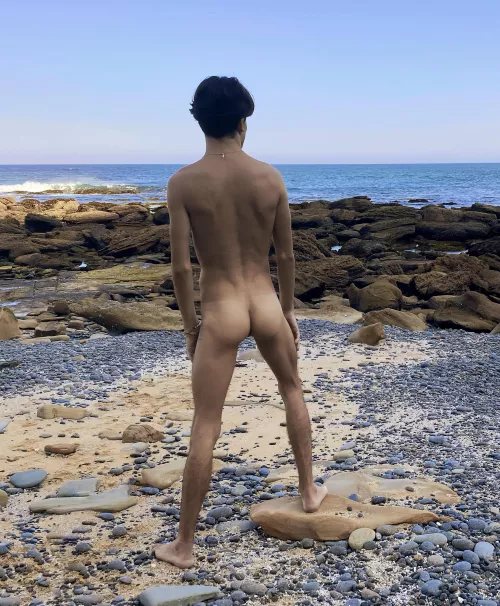 can’t wait to be naked again at the beach in summer 🌞