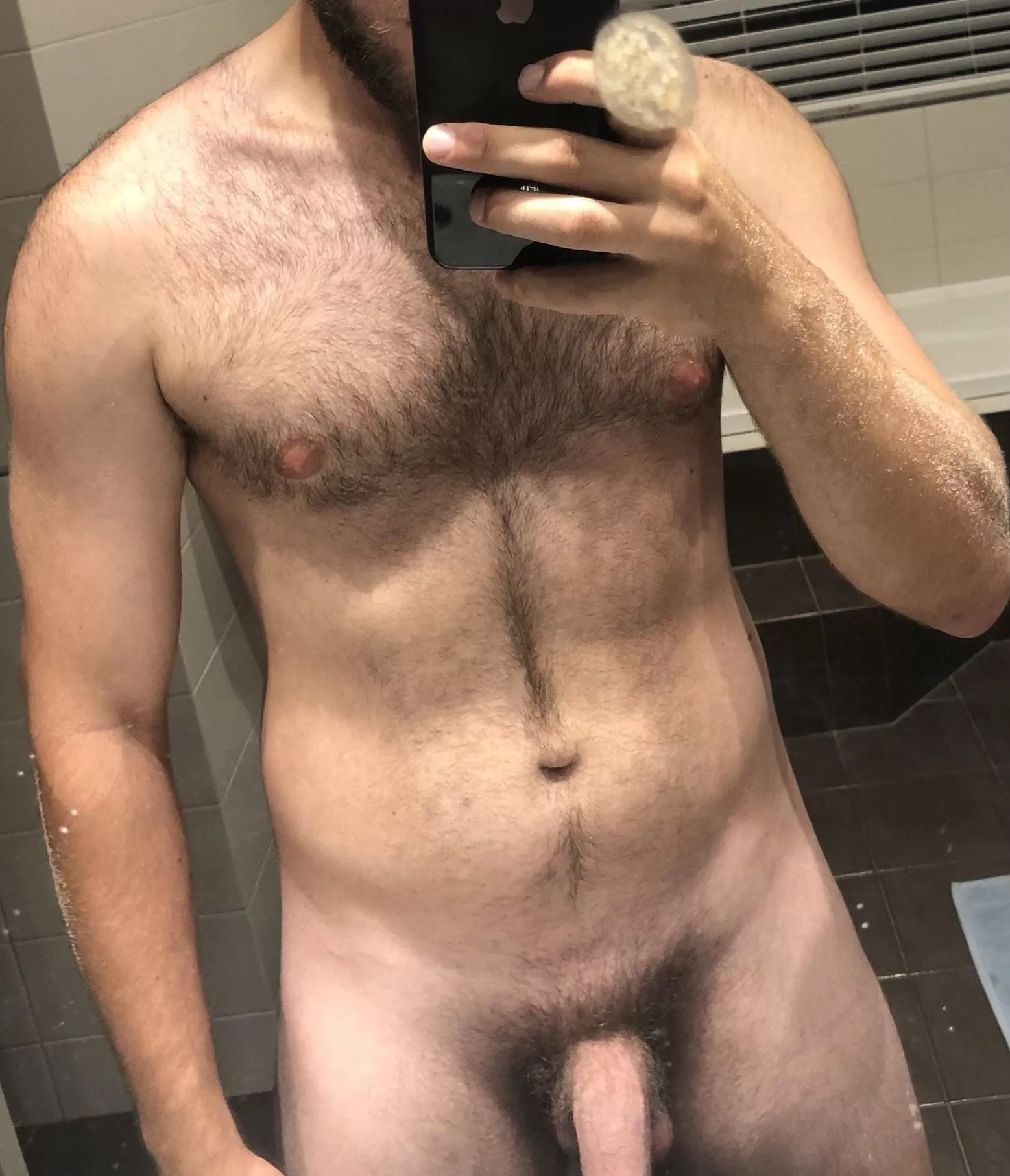 First time posting, 21M, 178 pounds, 6’1 be honest please and do message if you like what you see! 🙌