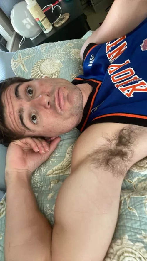 He’s clueless about folks who enjoy looking at his armpits.