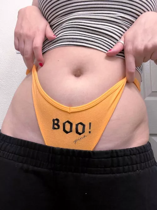 i heard y’all like cute lil belly buttons