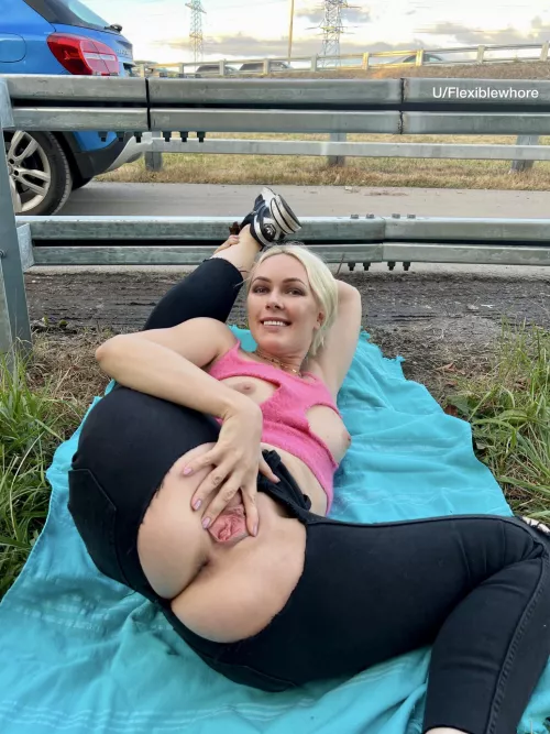 I love to show my pussy to everyone, I hope nobody minds😜