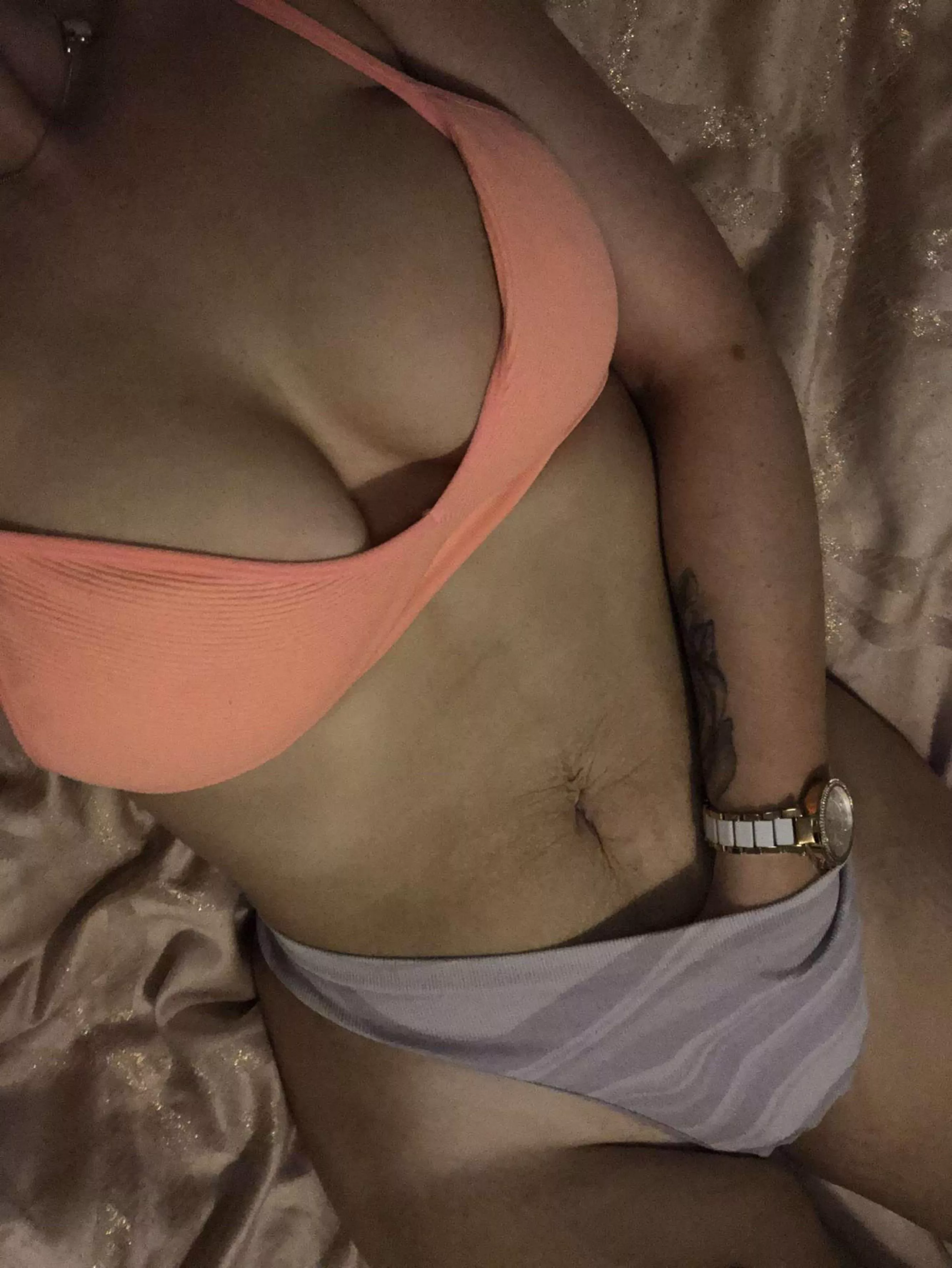 I really want to see another womans ass bouncing on my mans dick😈