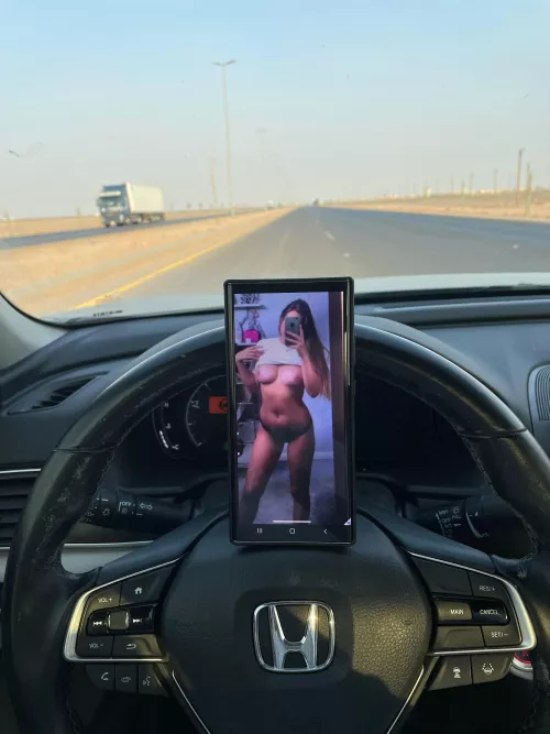 I want your girl to accompany me through the desert highway. Dm 🏜