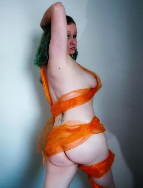 mild weather this Autumn, isn't it?😋😁💋