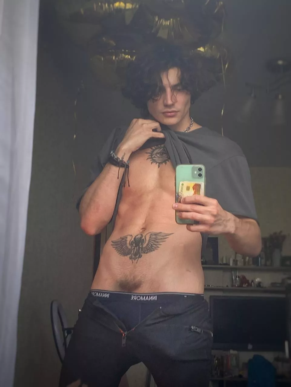 personally, I am very turned on by neatly shaved pubes. And U?