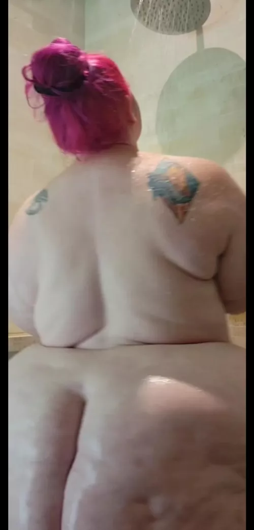 Take me in the shower 🚿