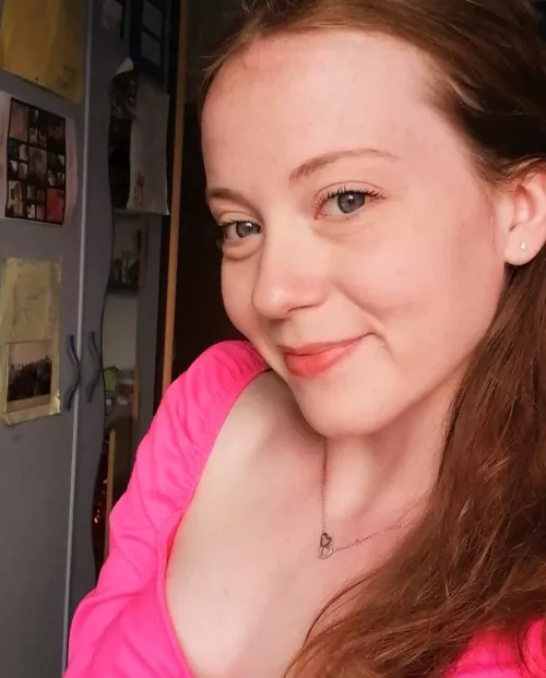 thumbs up if you'd slap your cock on her face