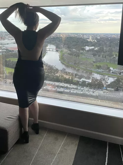 Tight latex skirt of the wife