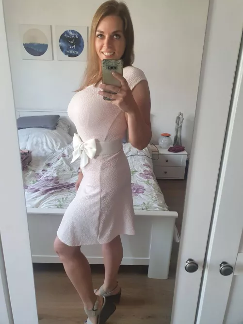 Would you go on a date with a teacher who looks like this?