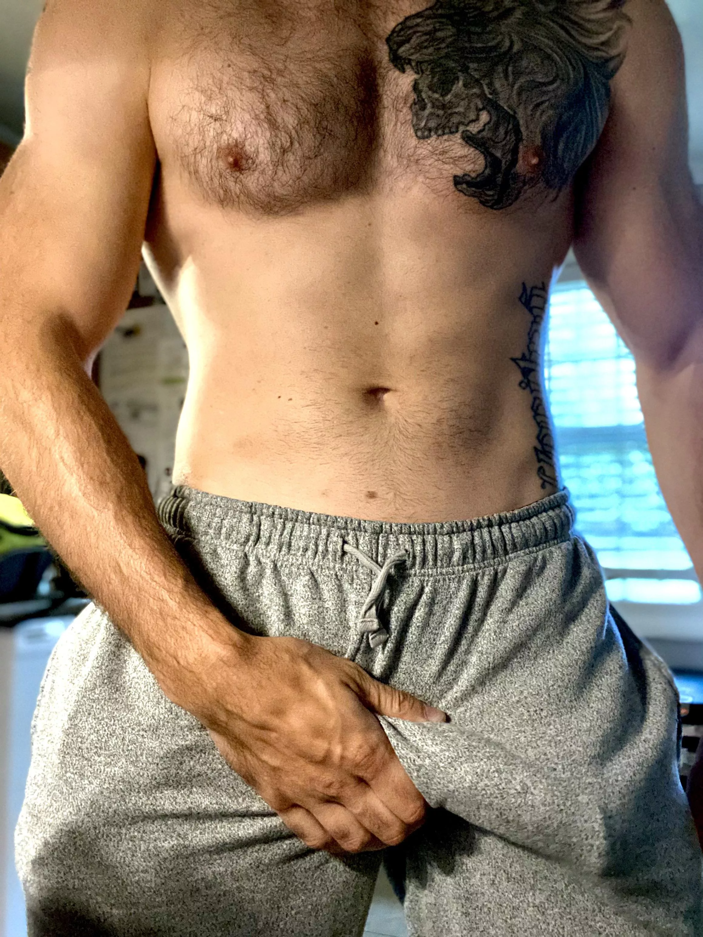 [35] I’m loving the sweatpants weather 😘