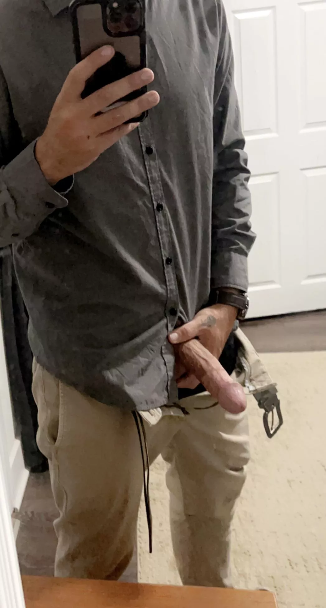 Any takers? I really really wanna see you hot chicks slobing on my hubbys dick 😩