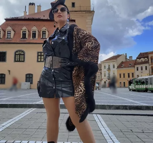 Arrow up if you’re willing to be cross dress by Me 😈