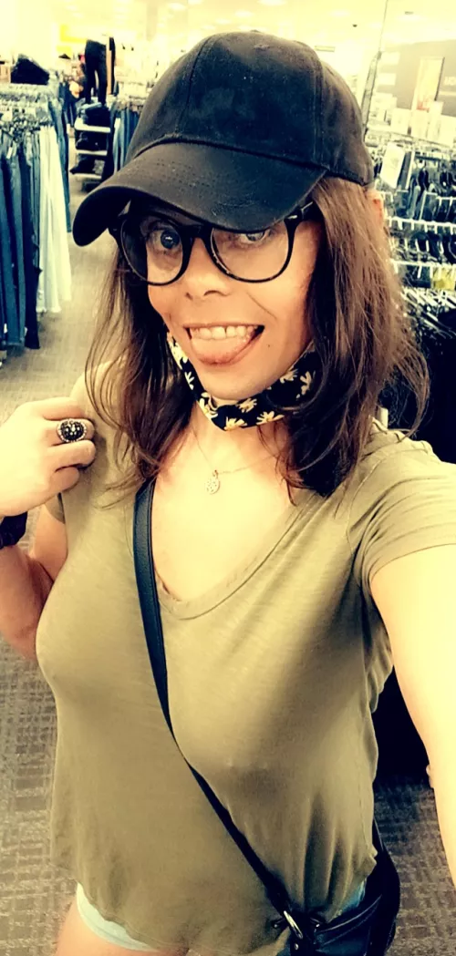 braless and messy hair can be a cute vibe:)