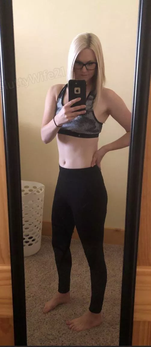 (F30) 6’1 tight milf. Want to meet behind the gym after our workout?