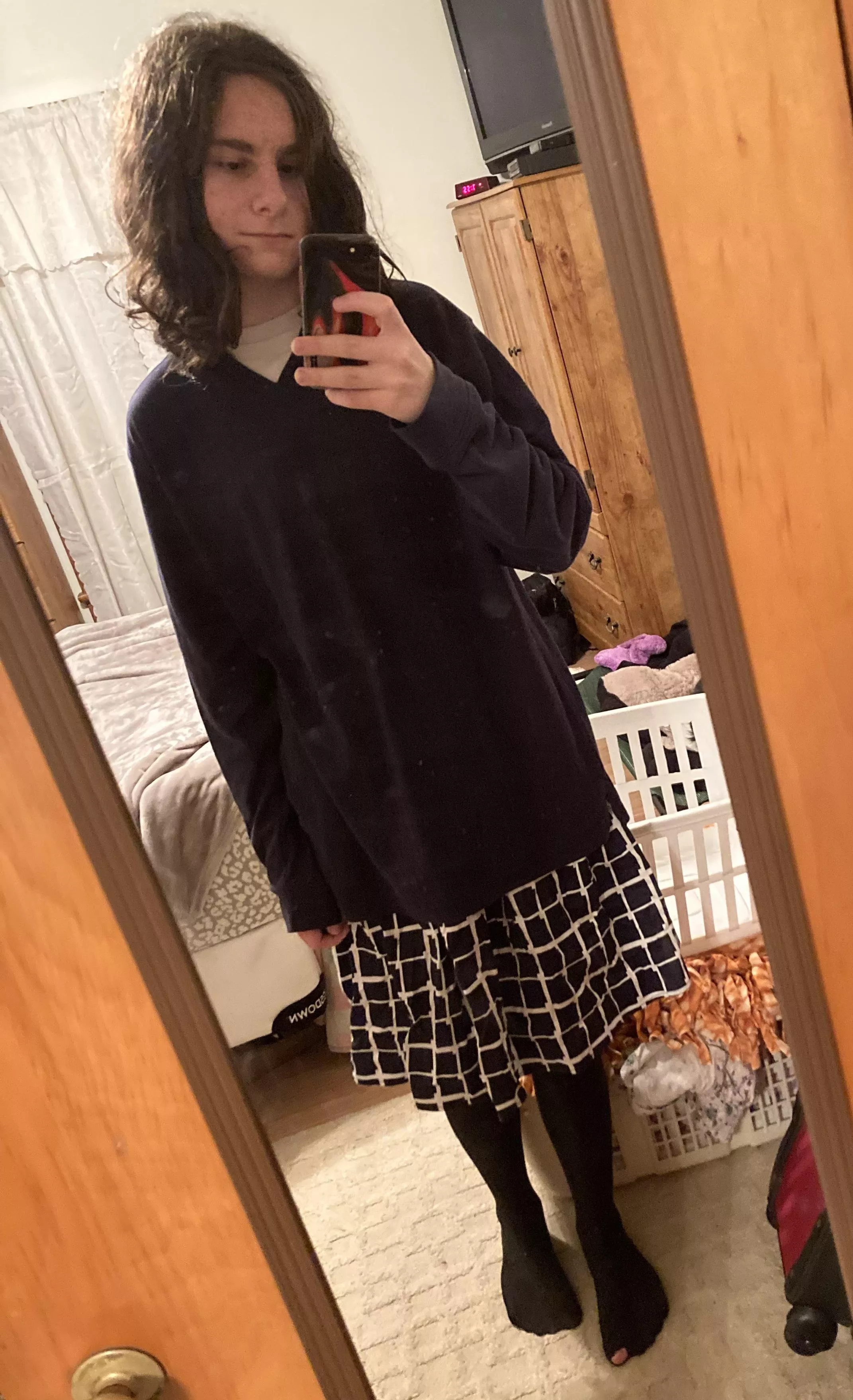 Hey 😋 my hairs messy but yeah lol