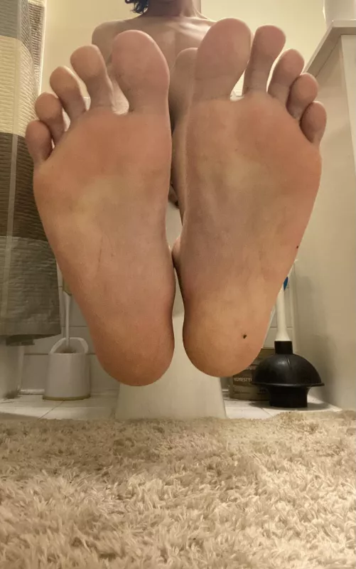 Hope u don’t mind stinky sweaty feet :3