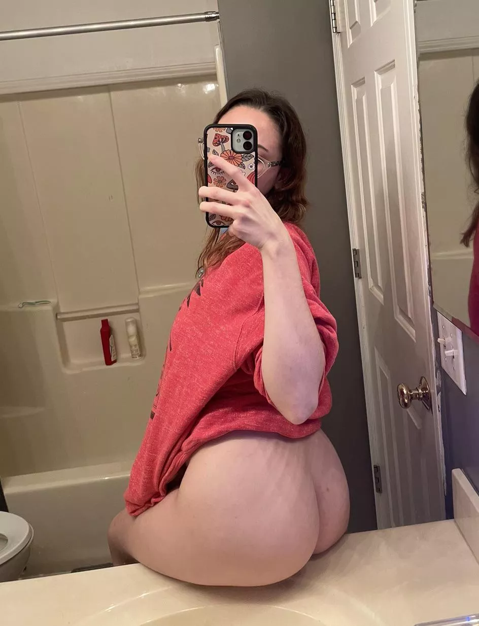 Hope you like petite women🤭😏