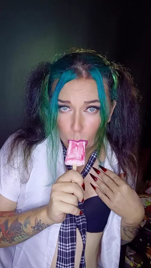 I kinda wish there was something else in my mouth 🤤