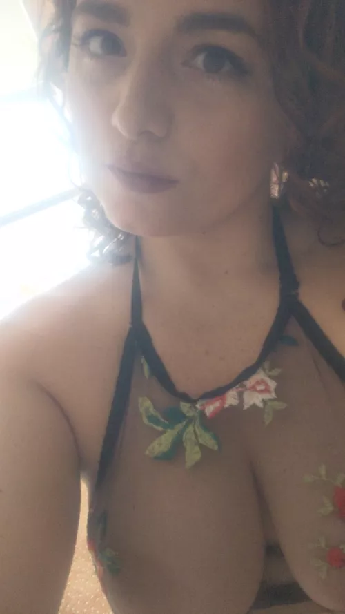 It's a game of where's waldo to find the areola 😂