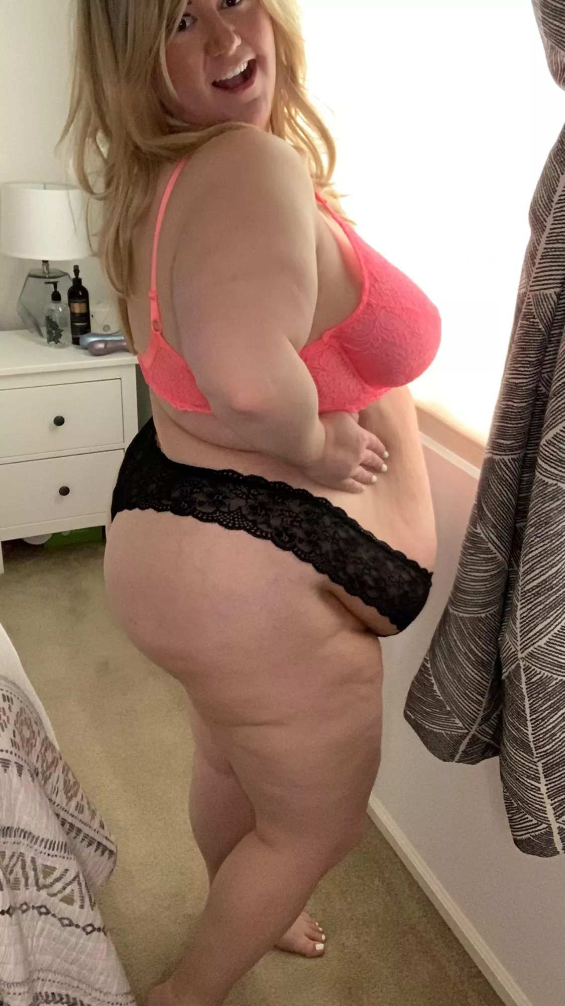 let's get back in bed 😘😘