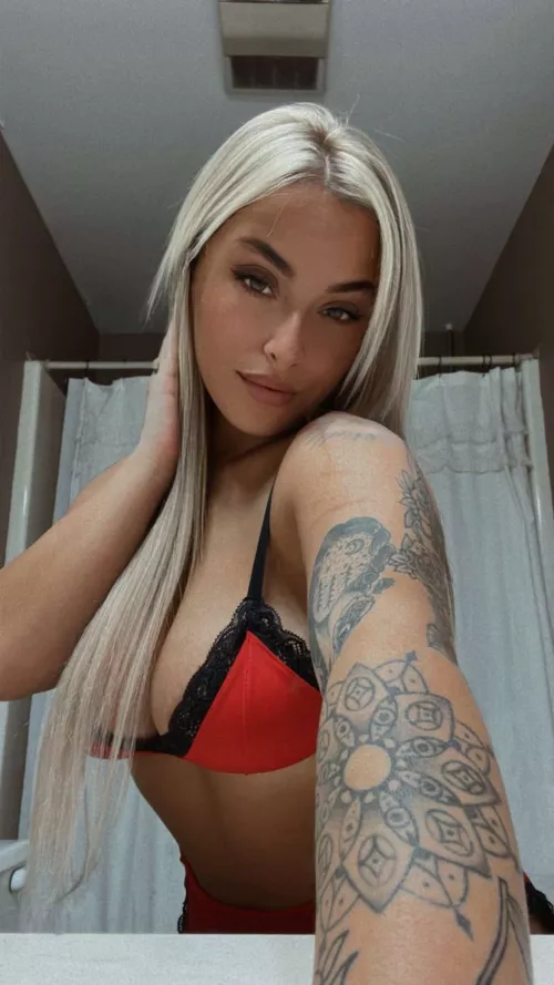 Medical assistant by day, a reddit slut by night 😈