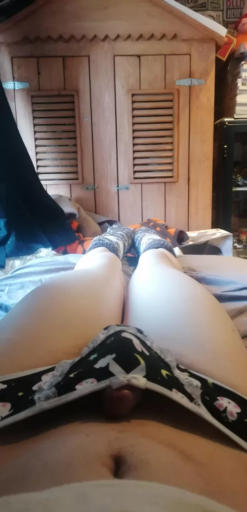 My feet got cold and my hole is empty 🥺