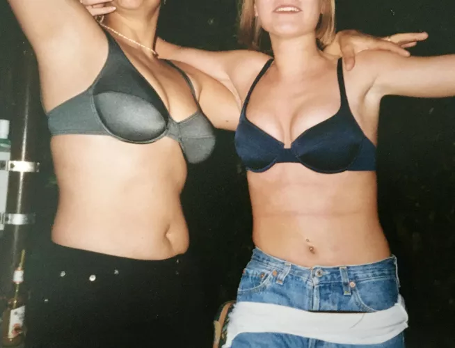 My wife and her best friend. Both a little drunk and showing their beautiful armpits 😍