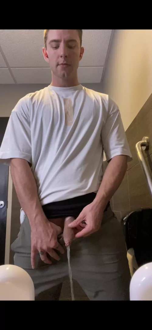 Piss mid workout feels amazing