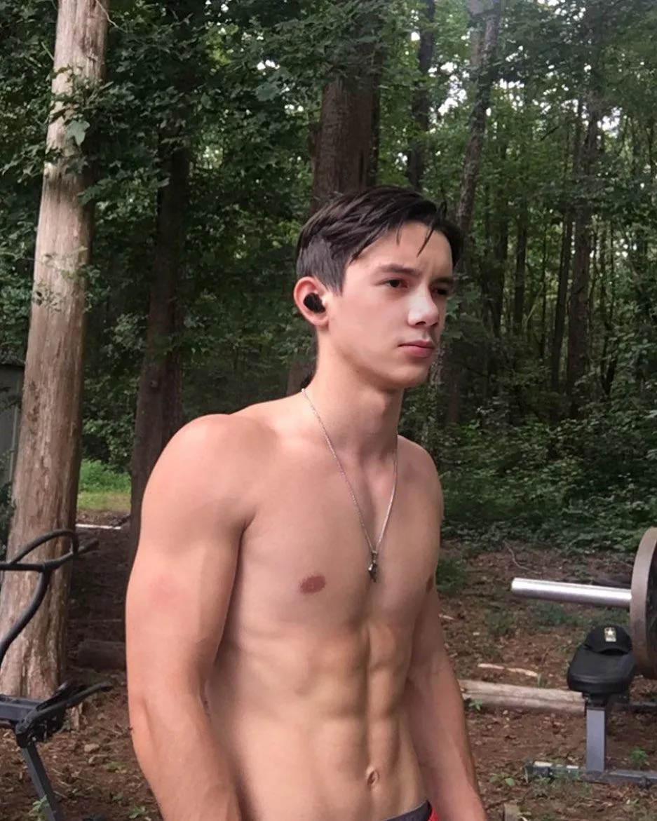 Questioning straight boy here again. 😁