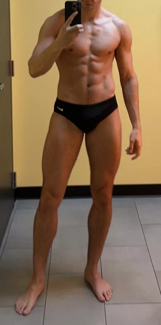 Shoulders and quads today. Shoulders and quads today.