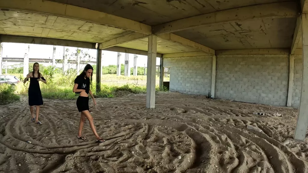 Uma trans, uma mulher e um homem acabou em um menage em uma contrução