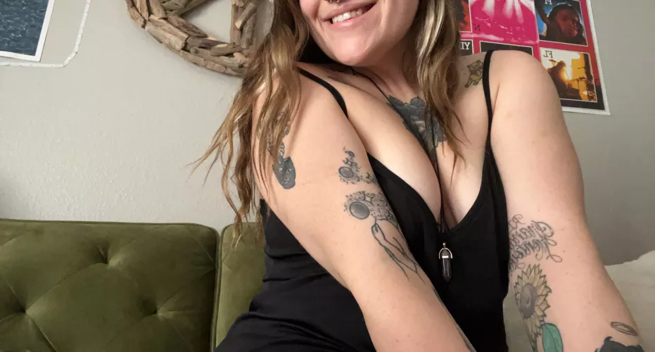 Cum get a taste of me 😈 OF ⬇️ 20% off for the next 10 subs or msg me for content $$ 👀