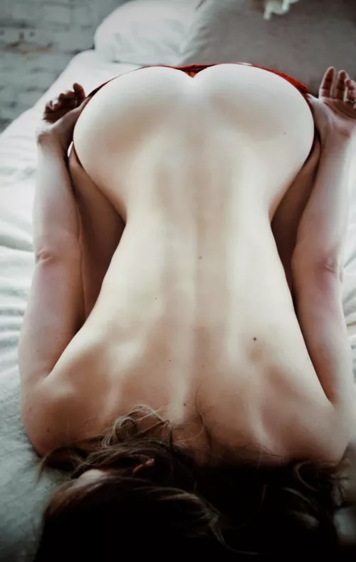 [F30] Referring to my last post - same question. Ass, or titties?