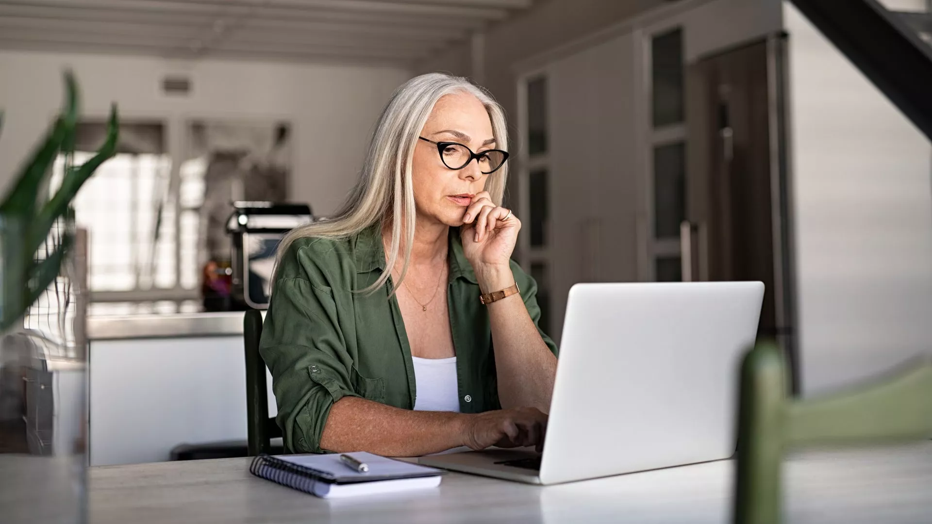 Home office gilf in glasses Home office gilf in glasses