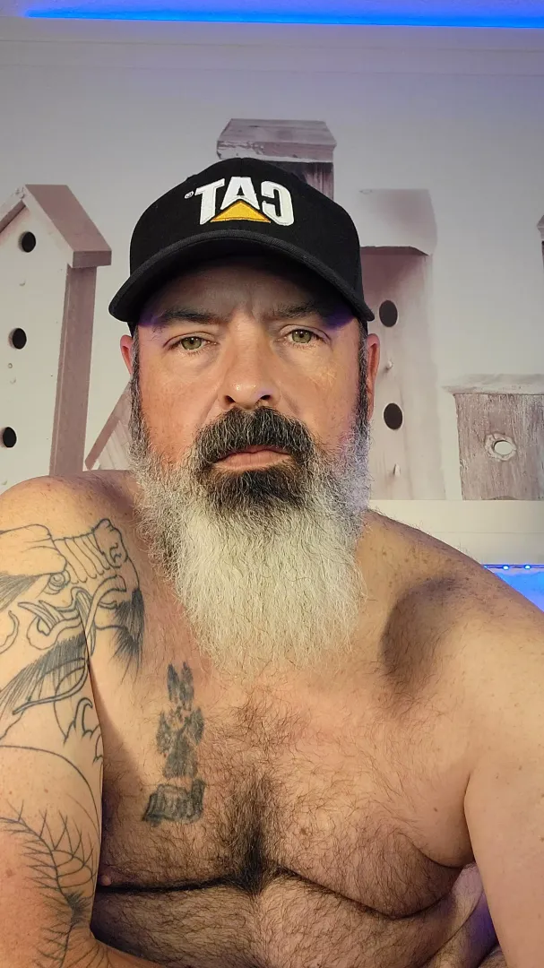 I am online now! click the link and come see me on chaturbate. https://chaturbate.com/in/?tour=7Bge&campaign=4Va7i&room=vinnythewrench