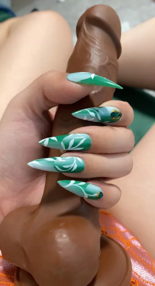 I’m sure my claws would look better around yours😈💚