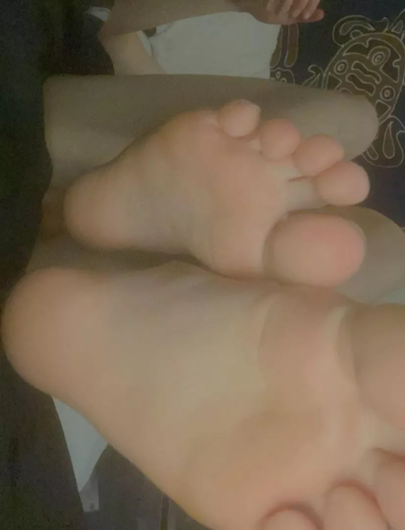 ive always wanted to give someone a foot job ;)