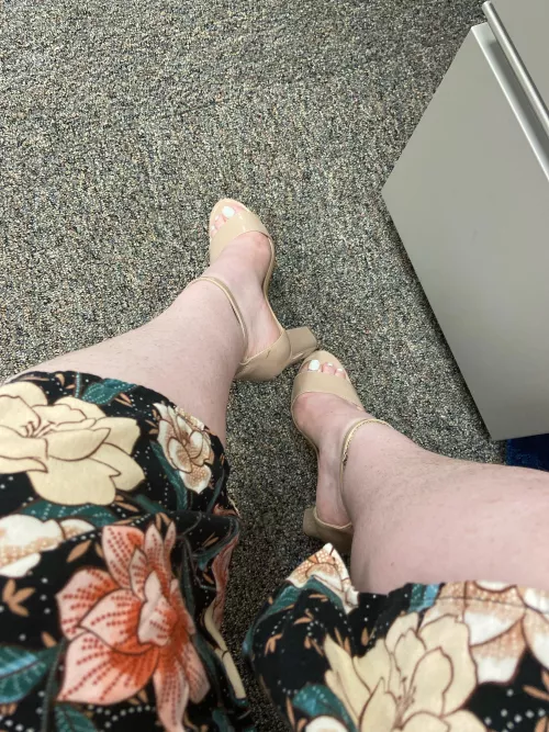 Life’s too short to wear short heels. That’s why I got a desk job. 😉