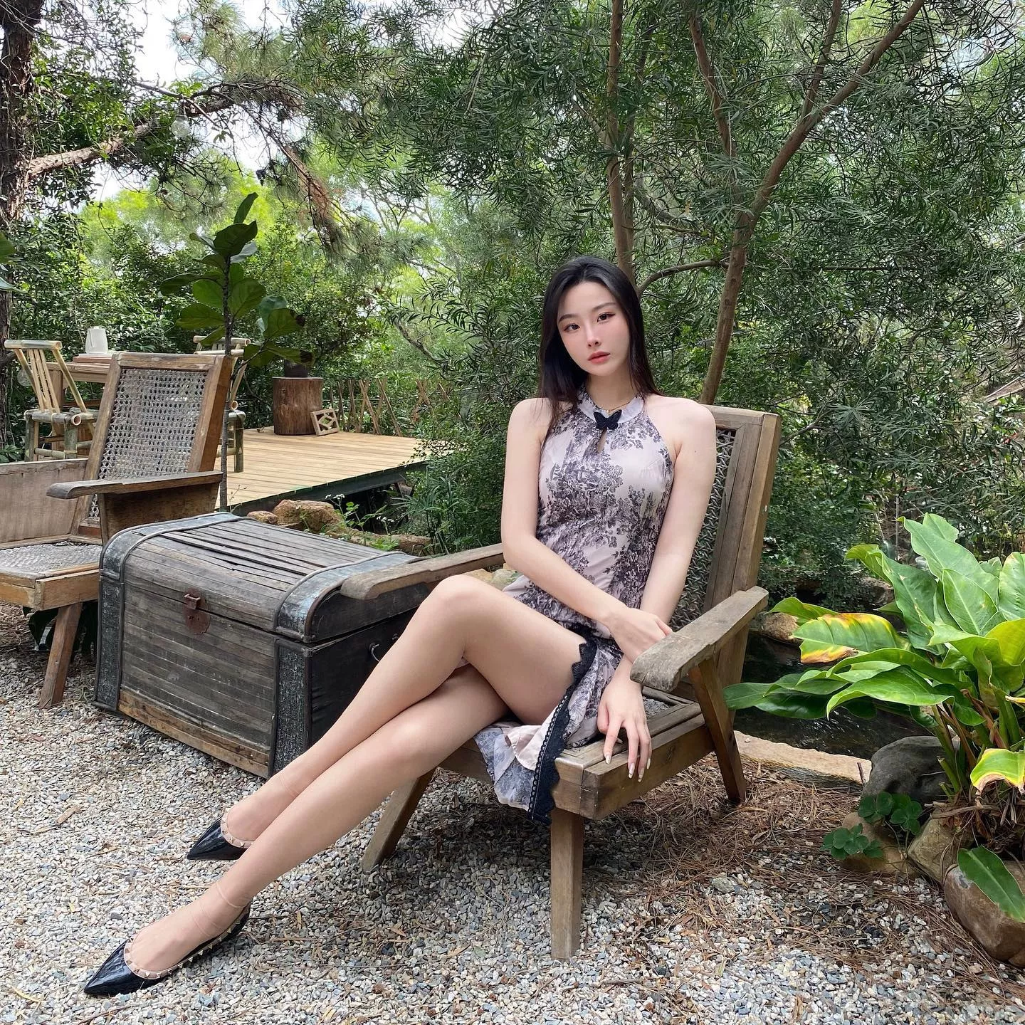 Pretty qipao and legs