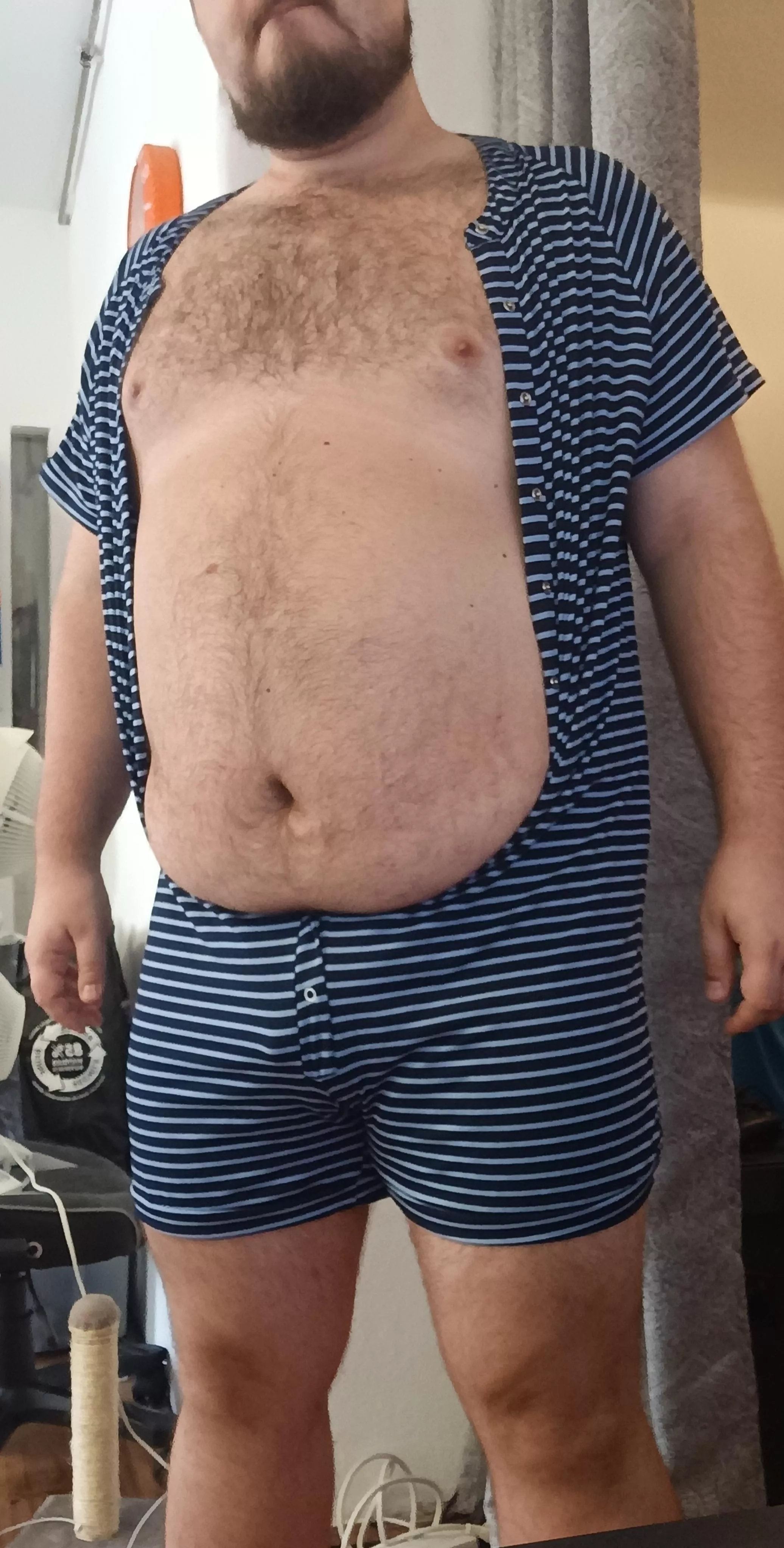 Really feeling myself as a bear 🐻 Is this sexy? Opinions :)?