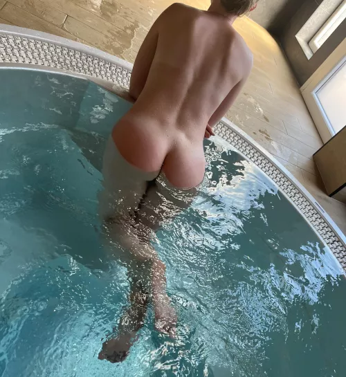 She would be a 10 but she only loves lava baths 😂