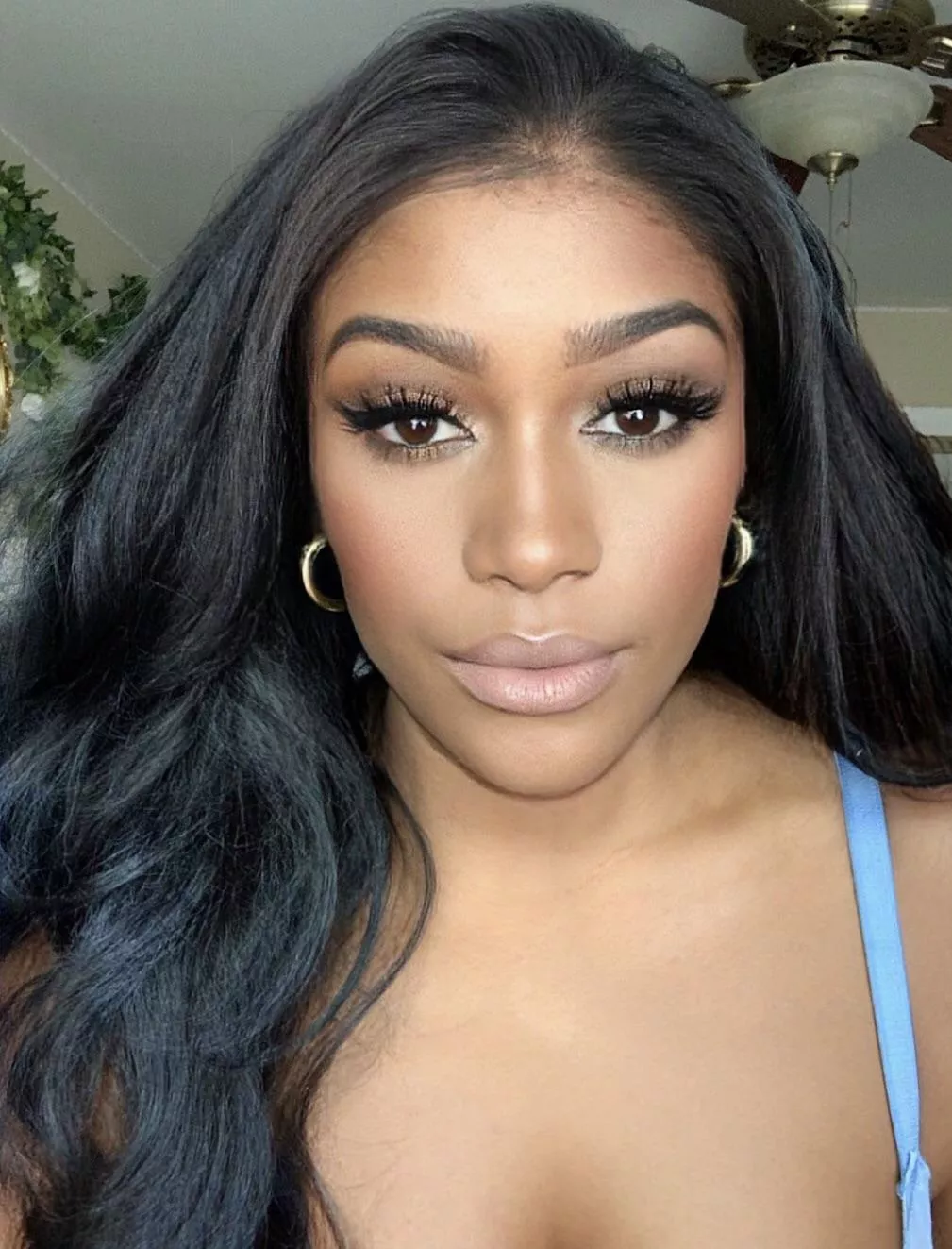 showing off the makeup look today👸🏾💙🦋