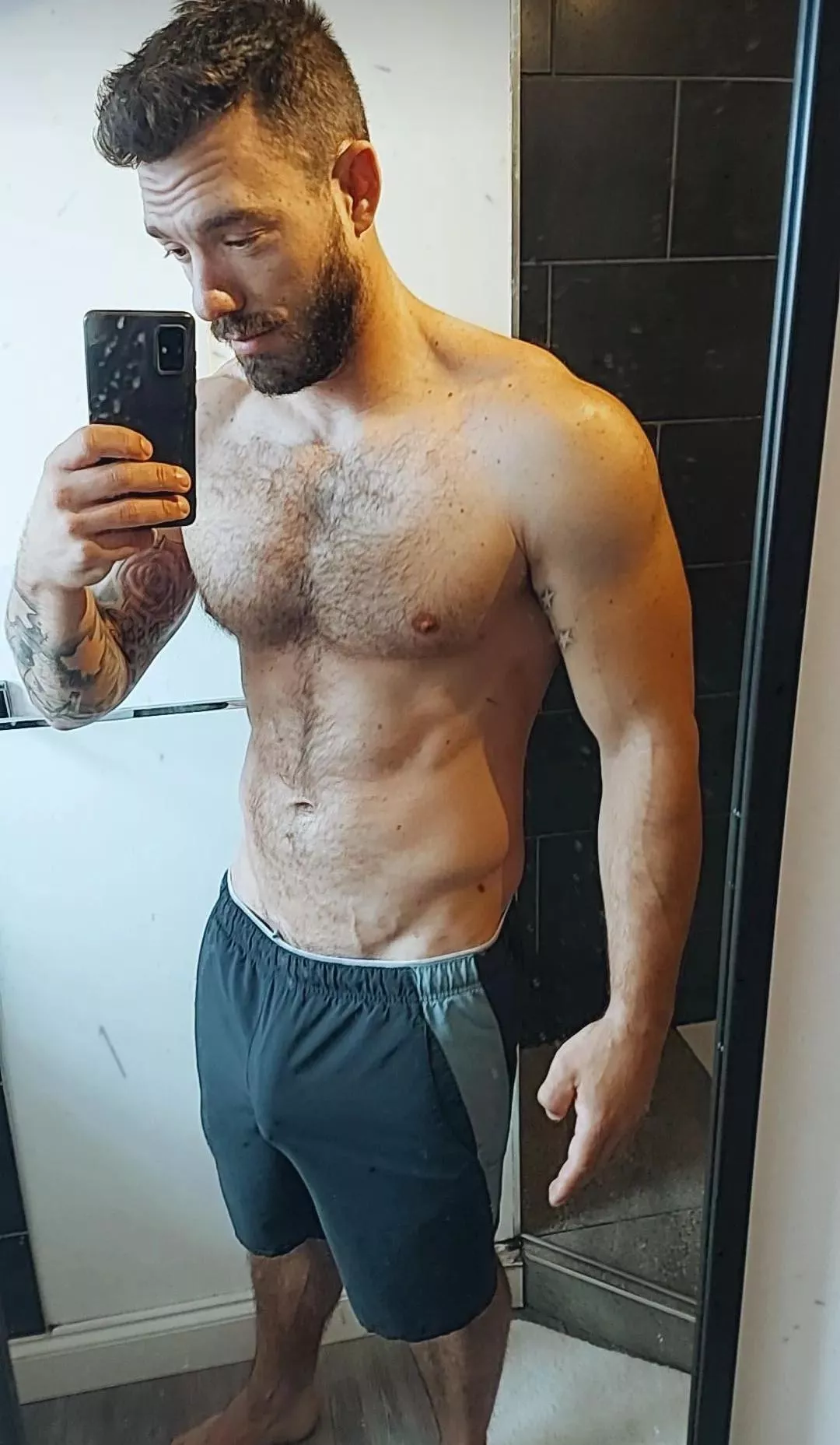 Wondering if a Non-nude pic will get as much love as normal 😅❤️