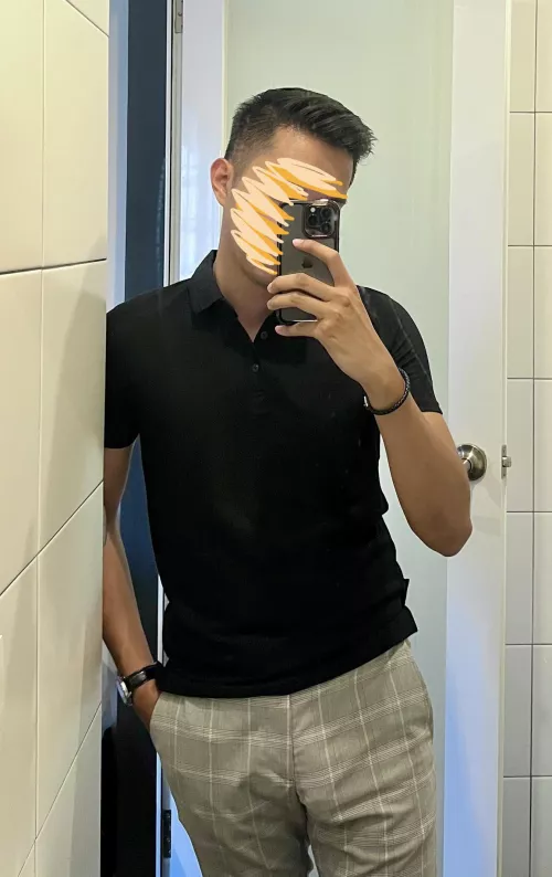 You enter the washroom and me is what you see. Wanna help me out? 😉