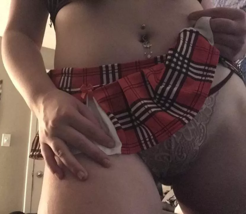 [F](29) little lace under my skirt